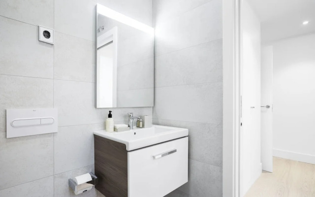 Velazquez Apartments by FlatSweetHome