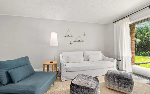 Island Suite - Walk to Downtown!