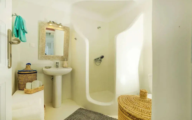Karkos Beachfront Villa  Private pool