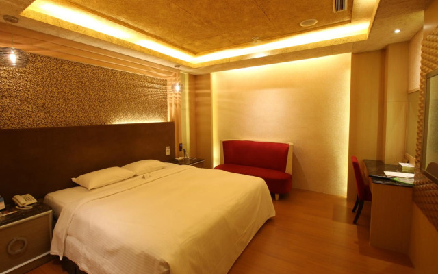 R7 Eco Hotel