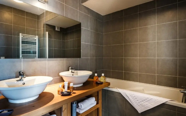 Modern apartment in the child-friendly ski village Arc 1600