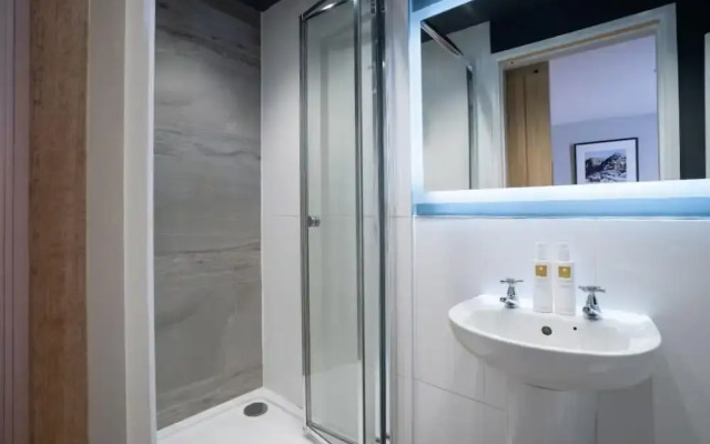 Contemporary 1BR Home