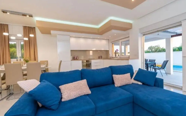 Villa Sabun Luxury Villa With Poo, Jacuzzi