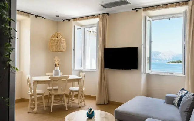 Fotiadis Family Luxury Suites by Konnect