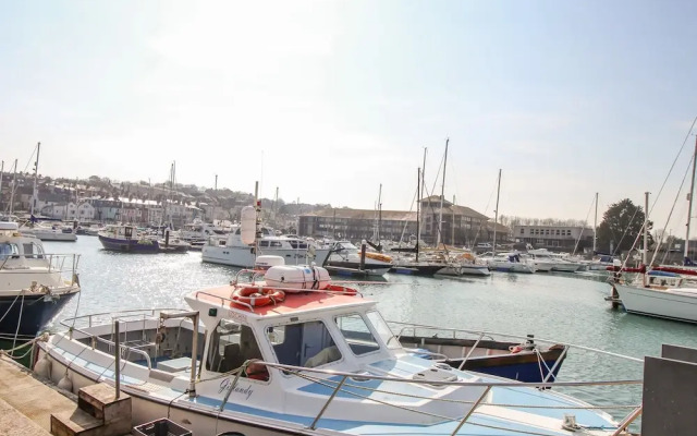 Harbour Reach 6
