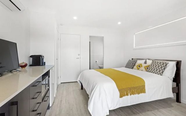 Dolphin Studio Apartment, 1a Ocean Street