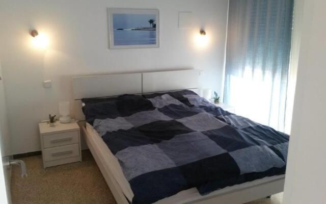 AwayDays - 802 - Incredible 1-Bed Apartment with Magical Views