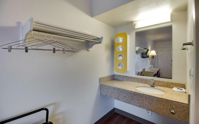 Motel 6 Phoenix East