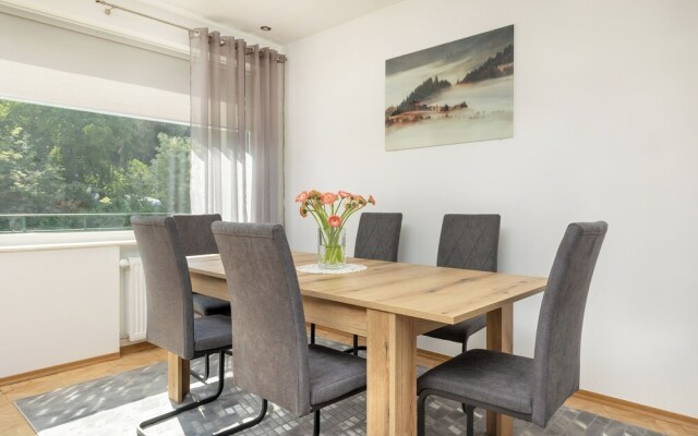 Spacious Family Apartment by Renters