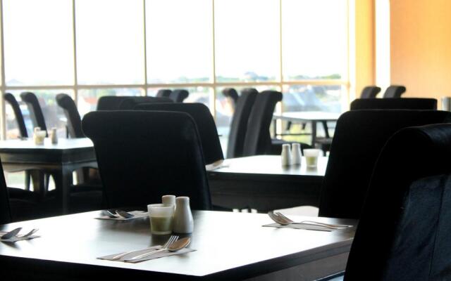 Hotel Gunawangsa MERR