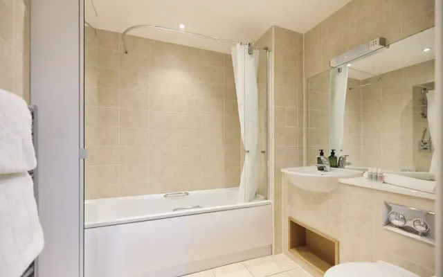 The Queensland Sanctuary - Trendy 2bdr Flat With Terrace