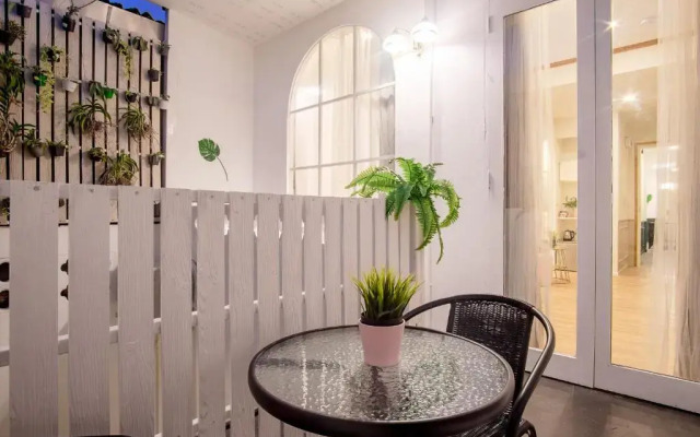 Isara Boutique Hotel and Cafe