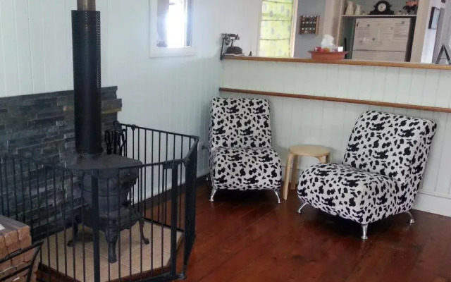Montville Holiday House
