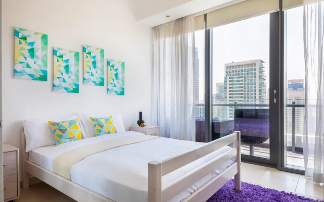 Big Bright Luxury Marina View Apt Near Beach
