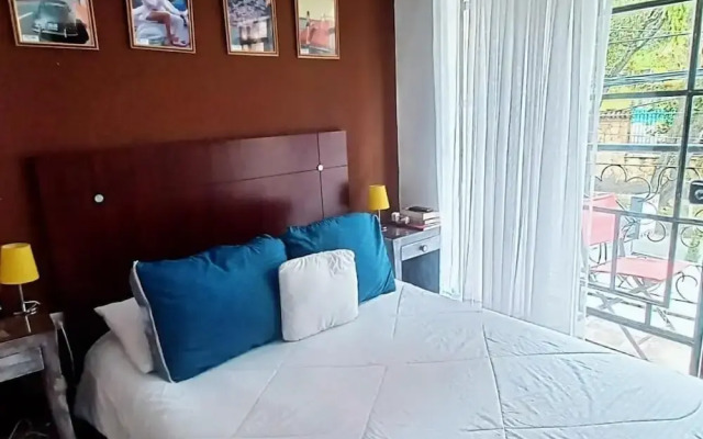 Mosaic House Hotel