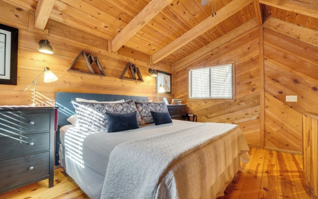 Sautee Nacoochee Mtn Paradise w/ Spacious Deck!