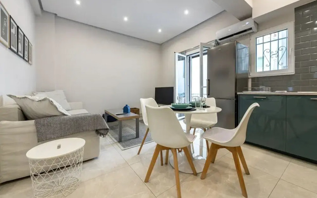 Phaedrus Living: City Center Luxury Flat Iofontos