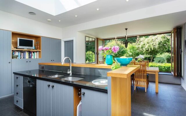 A Charming Richmond Garden