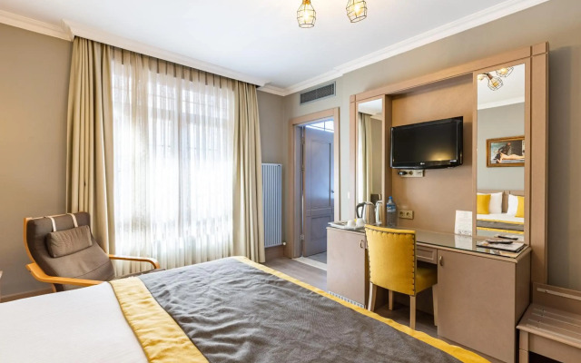 Seraglio Hotel & Suites