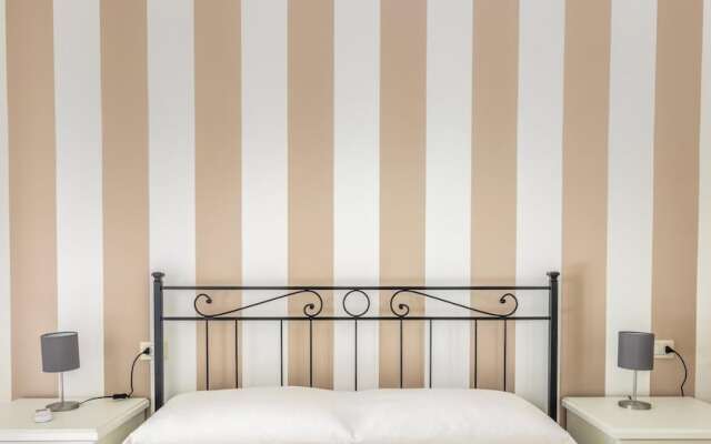 Sr-f943-ulag29a1 - Anita Apartment