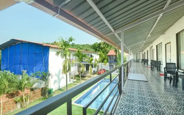 Fabhotel Morjim Bliss