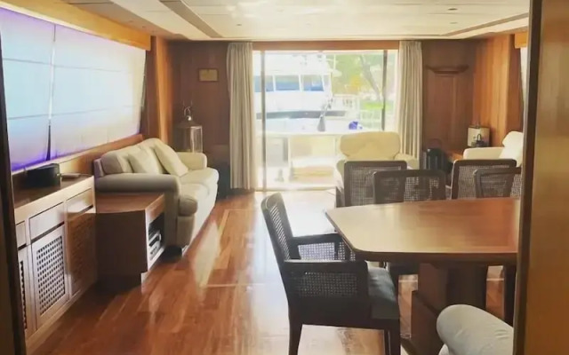 Davidon Yacht