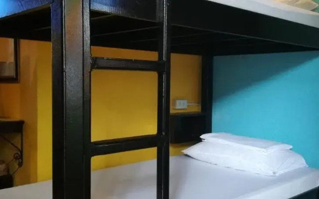 Purple Fountain Inn & Hostel
