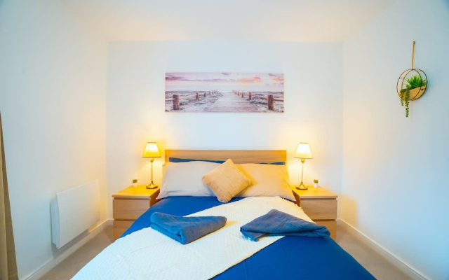 2 Bed Stylish Stay - By Holiday Homes