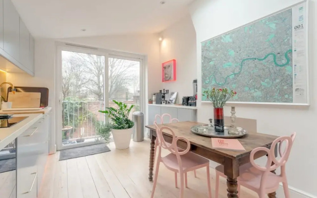 Stylish 2 Bedroom Apartment in London