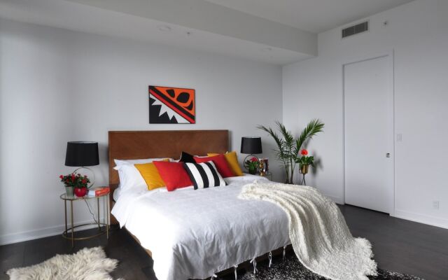 Tour des Canadiens Penthouse by Hometrotting