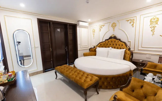 Royal Hotel - Sai Dong - Long Biên