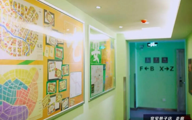 Simple Capsule Youth Hostels