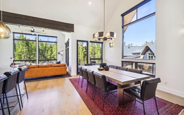 Outside The Bubble 4 Bedroom Home