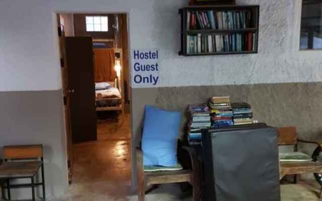 Shut Eye Party Hostel - Adults Only