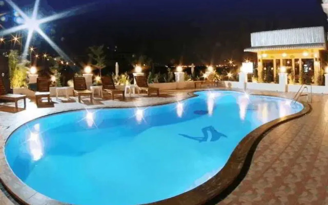 Queen's Garden Resort At Riverview