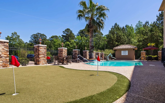 Best Western Plus Crown Colony Inn & Suites