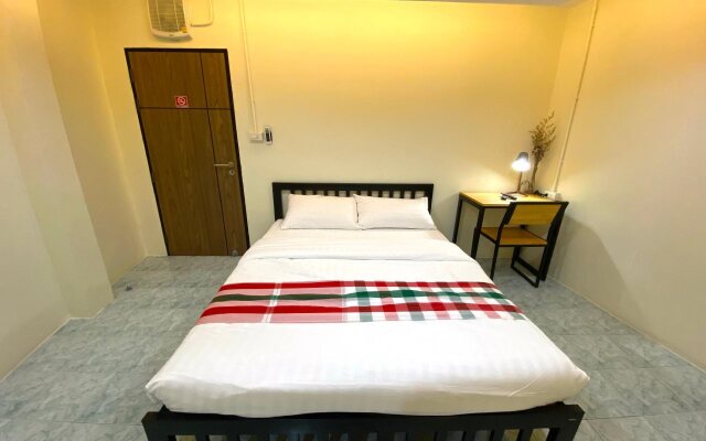 Gate 2 Hostel