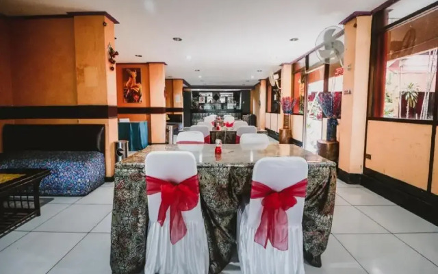 RedDoorz Plus near RSCM Jakarta