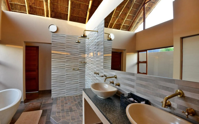 Black Rhino Game Lodge
