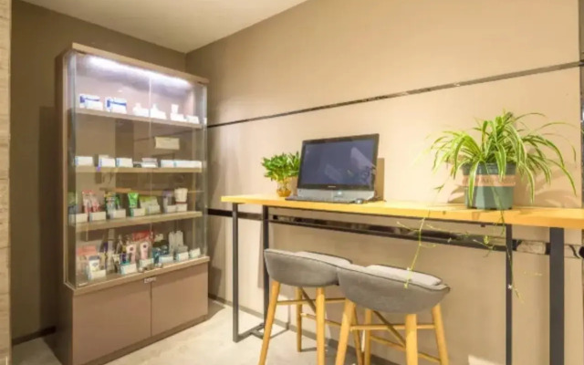 Home Inn (Yancheng Gongnong East Road Mingdu Square)