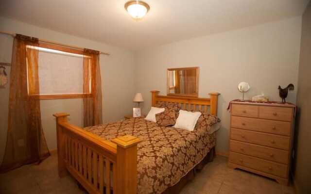 Creekview Court by Apex Accommodations