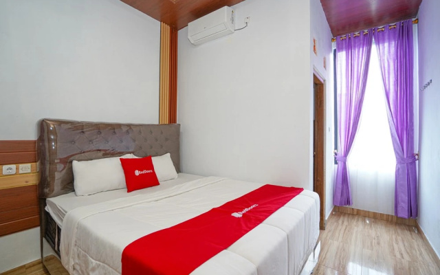 RedDoorz near Terminal Bus Tingkir Salatiga – Guest Rooms – Salatiga