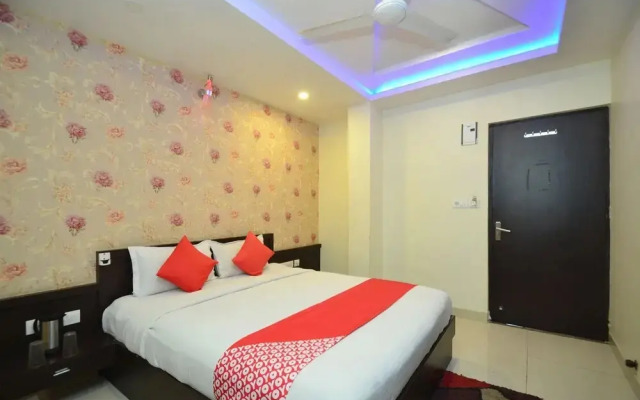 Ashu Hotel by OYO Rooms