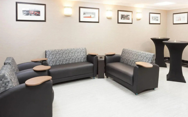 Ramada Plaza by Wyndham Chicago North Shore