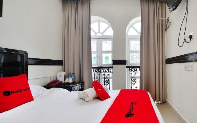 RedDoorz Hotel near Marine Parade Central (SG Clean Certified)