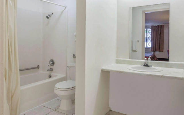 Knights Inn Farmington Hill