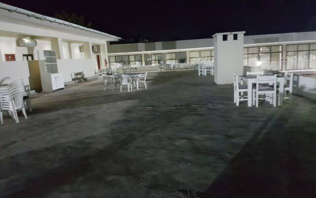Cross Roads Lodge Kitwe