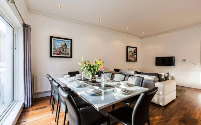 City Courtyard Apartments & Penthouse