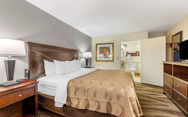 Quality Inn Windsor Mill - Baltimore - Image 7