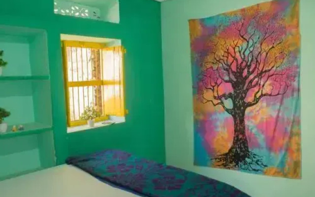 12 Monks Backpackers Community